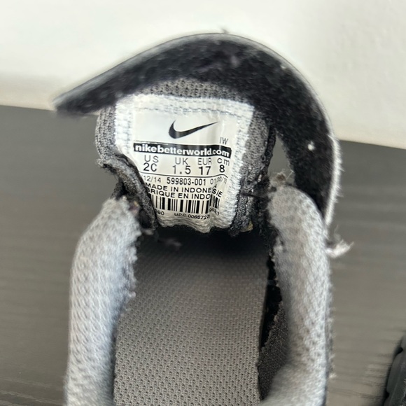 Nike Kids Fusion Run 2 Child Size 2C Black and Grey - Picture 6 of 6
